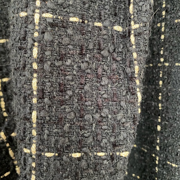 Annie50 black and gold blazer. Nice texture. Great casual-chic style. - Picture 3 of 4